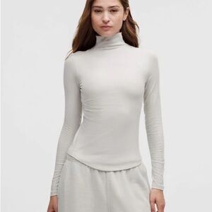 lululemon Hold Tight Long-Sleeve Turtleneck - Dove Grey - Size 8 NWT
